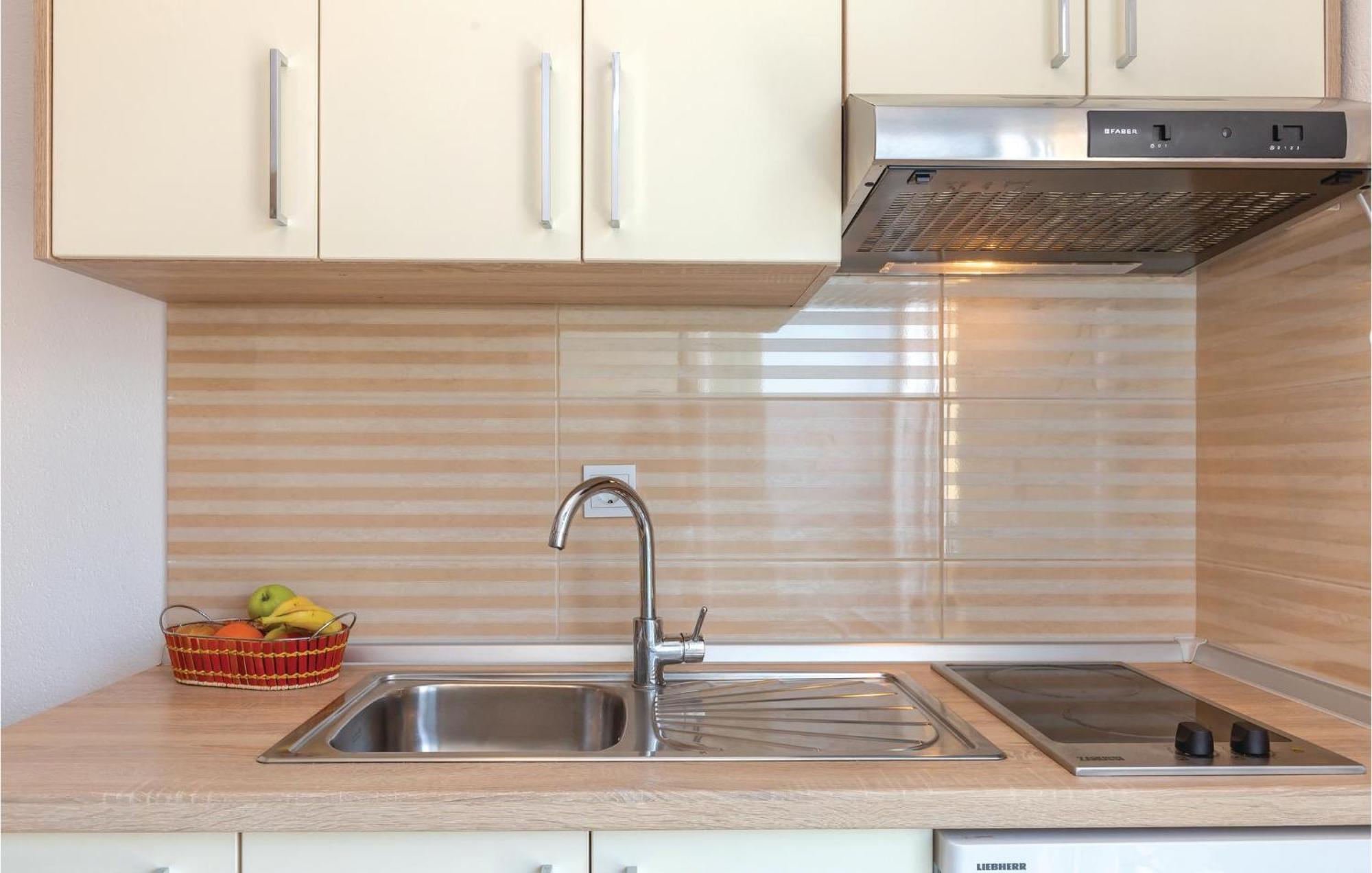 Nice Studio In Krvavica With Kitchen Exteriér fotografie